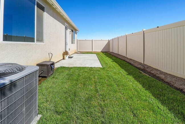 Foto del edificio - $3,450/month | 3 Bedrooms | 2 Bathrooms | Built in 2022 | 2-Car Attached Garage