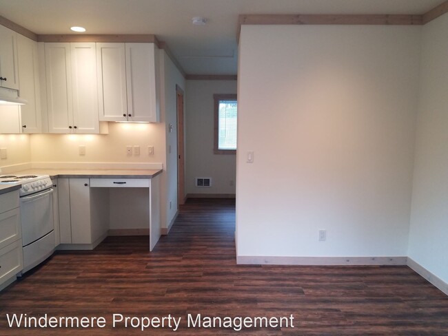 Building Photo - Studio, 1 bath House - 600 NE Hostmark Str...