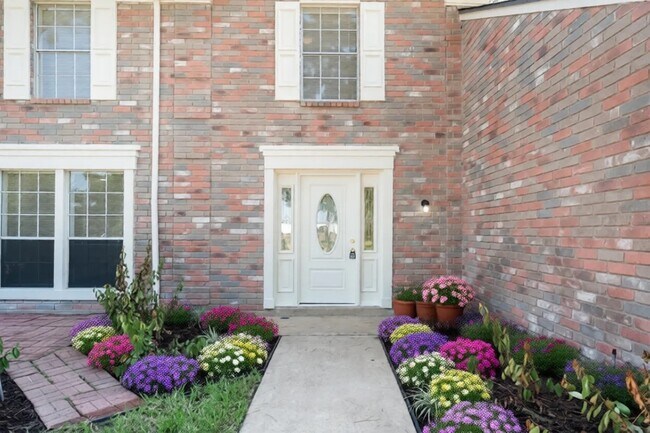 Foto del edificio - 5410 Forest Trails Dr