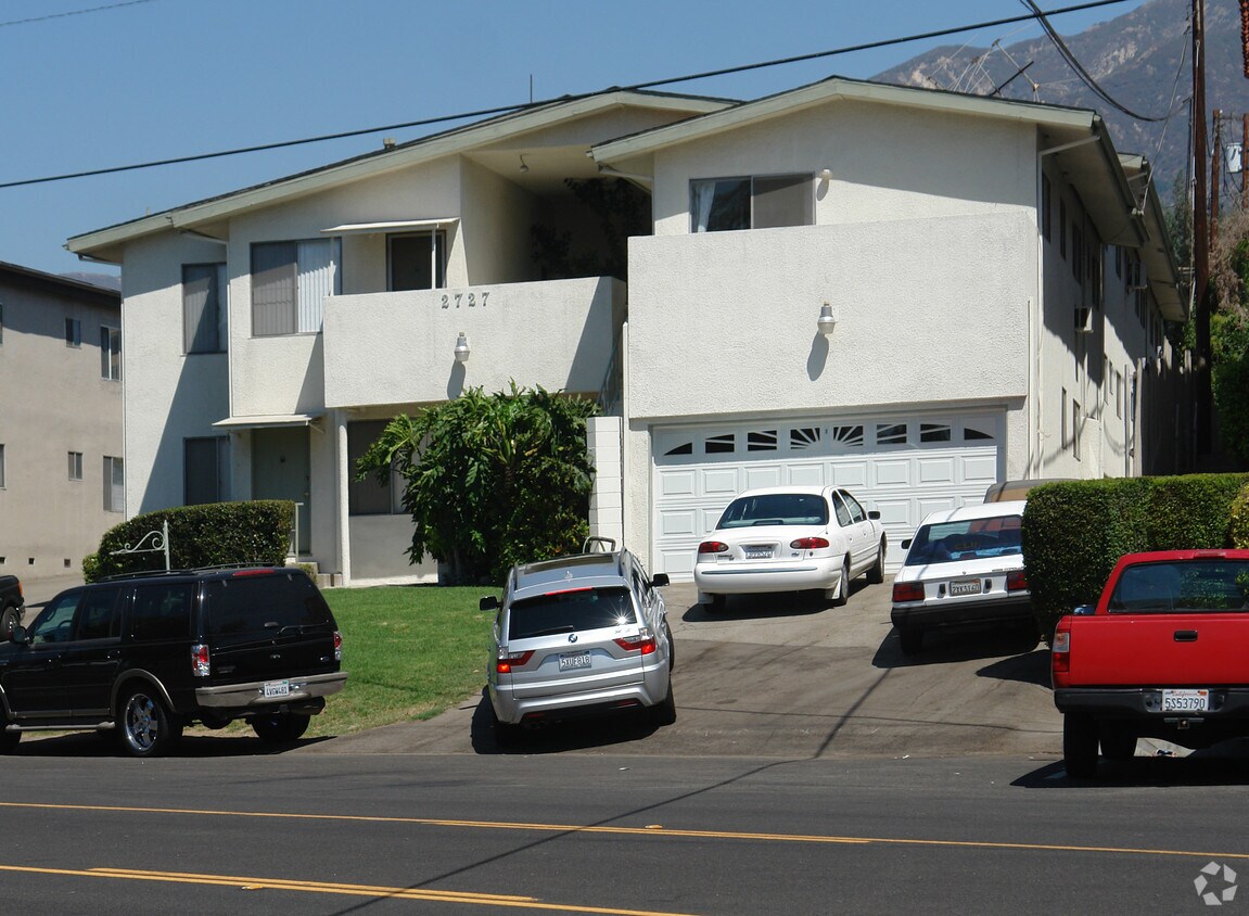 Building Photo - 2727 Montrose Ave