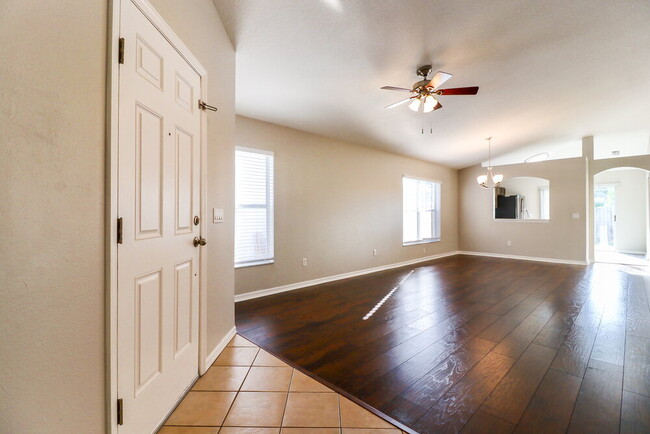 Building Photo - 18032 Birdwater Dr