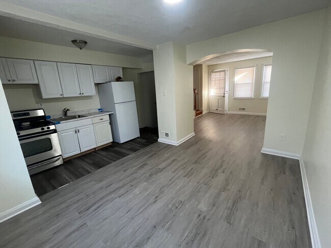 Photo - Bright and light home with large rooms ava...