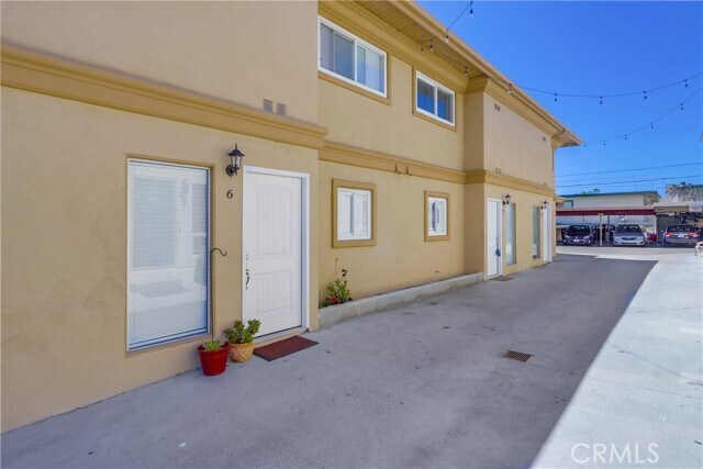 Building Photo - 142 W Escalones