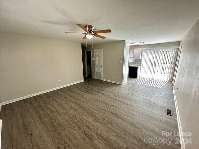 Foto del edificio - 550 Woodway Dr