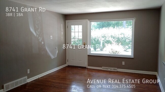 Building Photo - elcome to this charming 3 bedroom, 1 bath ...