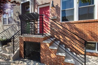 Building Photo - 2425 Wharton St