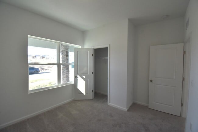 Building Photo - 2090 Gold Dust Dr