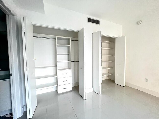 Foto del edificio - 2 br, 2 bath Condo - 92 SW 3rd St Apt 1406