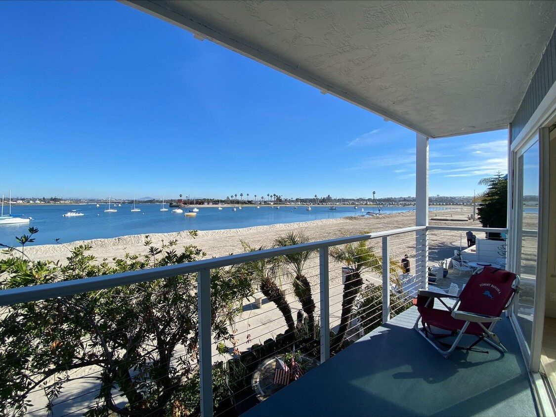 Primary Photo - Live at the Bay All Year Round! SPACIOUS 3...