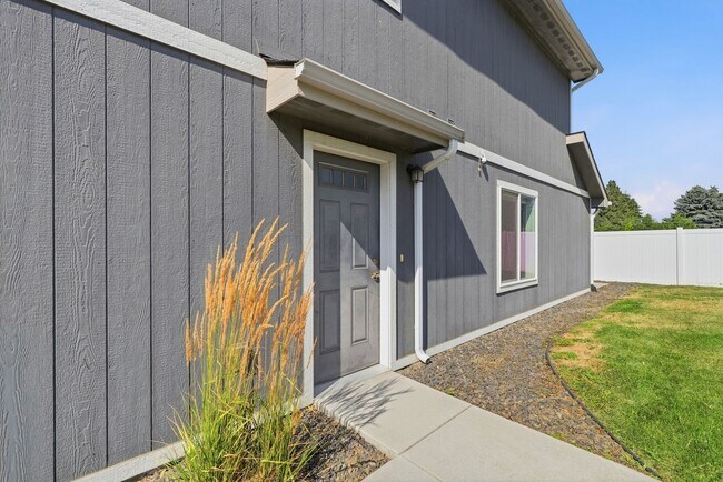 Building Photo - 1422 N Michigan Ln