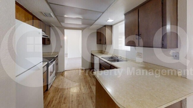 Building Photo - 570 N Villa Nueva Dr