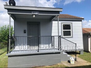 Building Photo - 804 Garden Rd