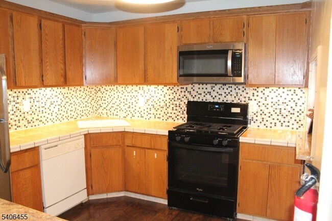 Building Photo - 55 Crabapple Ln