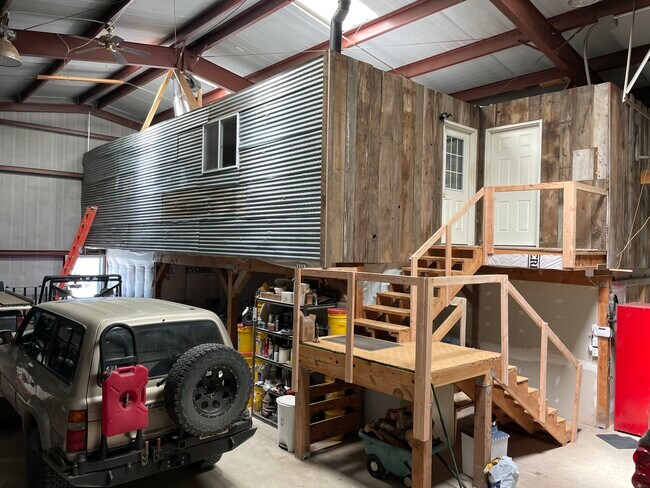 Building Photo - 150 Horse Shoe Bend Rd
