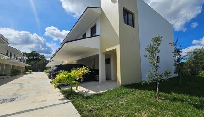 Foto del edificio - 574 NW 7th St