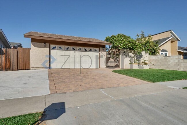 Building Photo - Unit