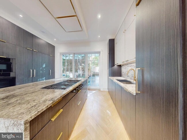 Foto del edificio - 1808 Riggs Pl NW