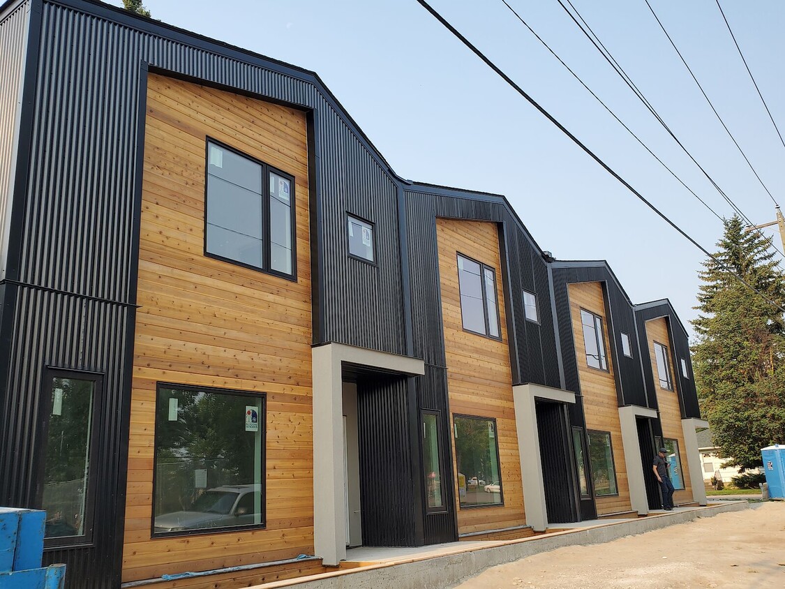 Building Photo - RK22 - Brand New Townhouses Close to 17 Av...