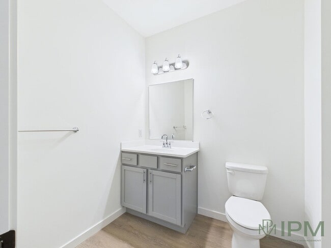 Interior Photo - 98 Penn Place