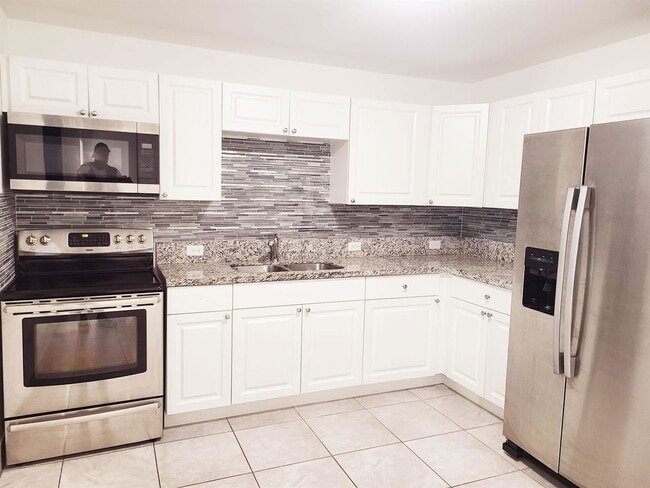 Photo - 2326 Taft St Apartment