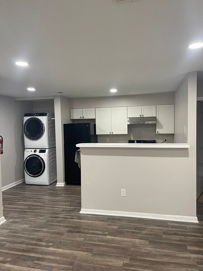 Cocina/lavandería - 700 N Franklin Blvd