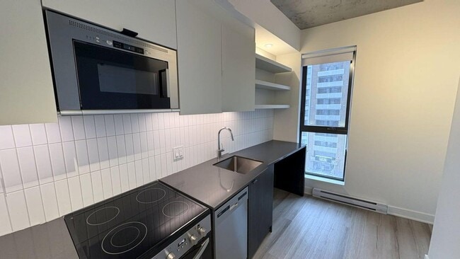 Interior Photo - 170 René-Lévesque