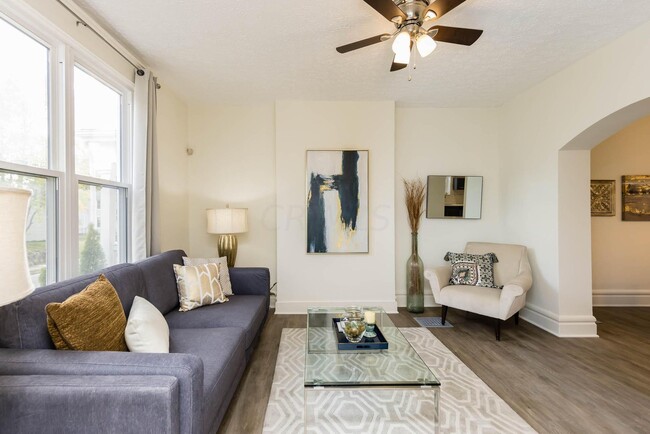 Living room - 656 Siebert St