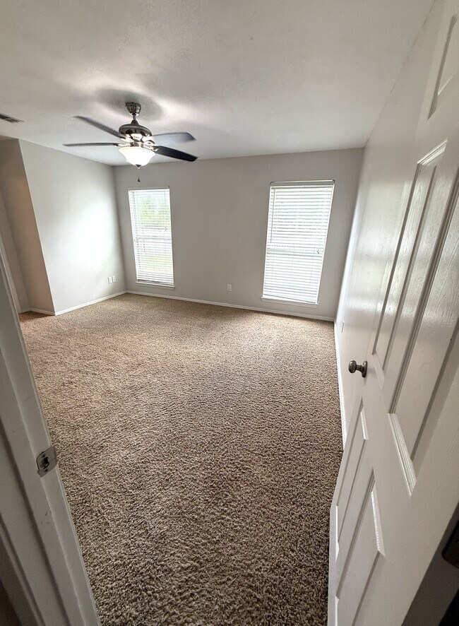 Foto del edificio - 4807 Summer Creek Cove