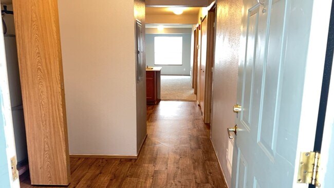 Foto del edificio - "Make your move easier with our exclusive ...