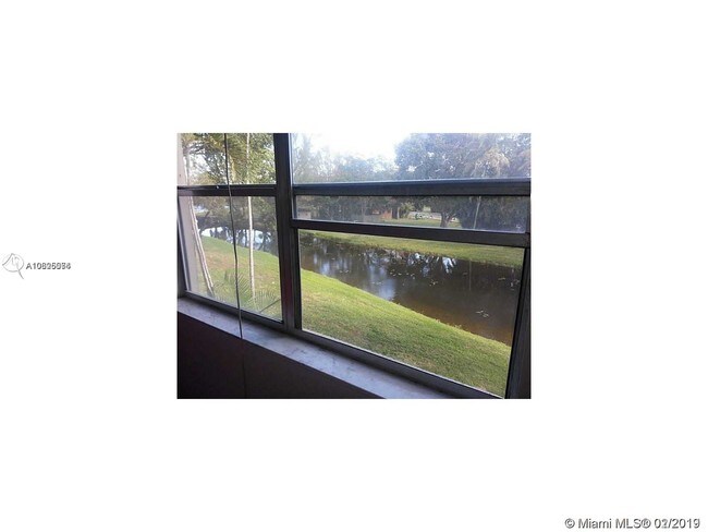 Foto del edificio - 5961 N Falls Cir Dr