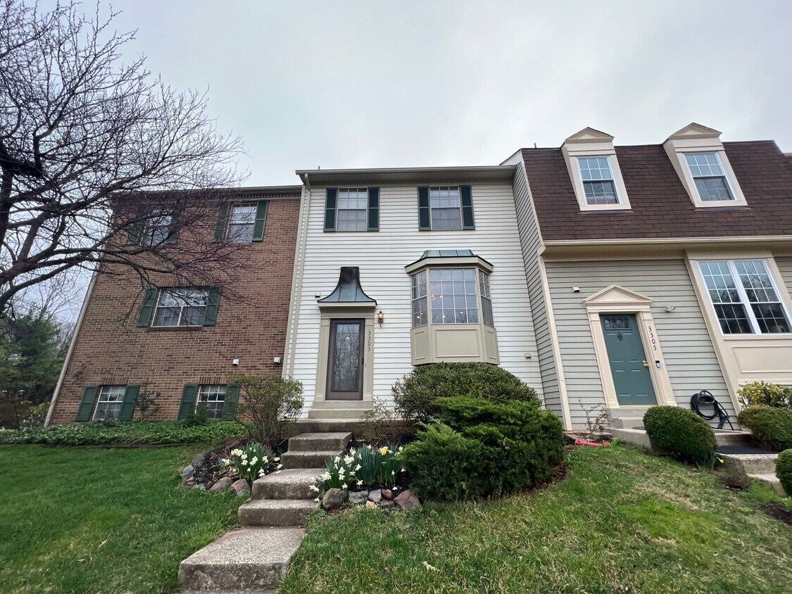 Foto principal - Open and Spacious 3 Bedroom 2.5 Bath Townh...