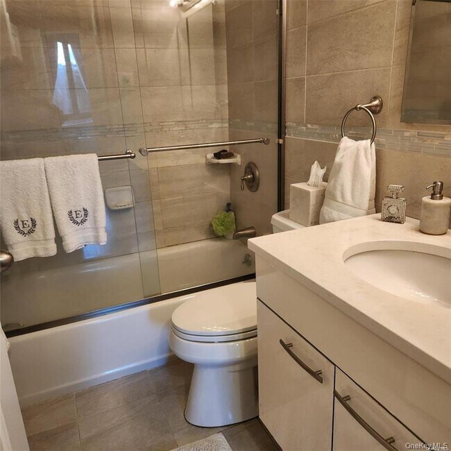 Foto del edificio - 1 Bay Club Dr