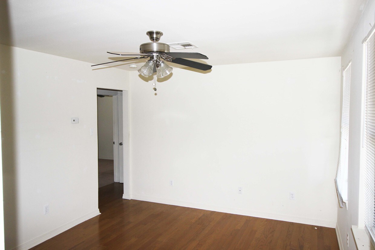 Foto principal - 8304 Palm St