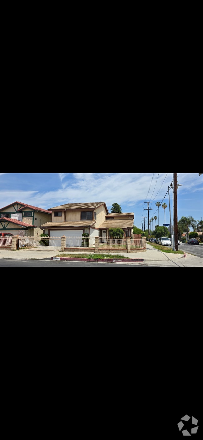 Building Photo - 7700 Oso Ave