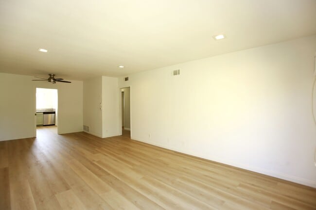 Photo - 1323 Ridgeley Dr House