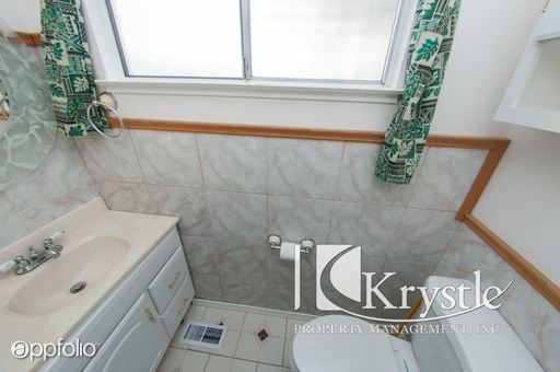 Building Photo - 525 Whitecliff Dr
