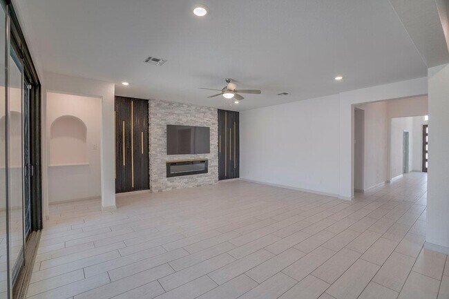 Foto del edificio - 5616 Monrovia Ln