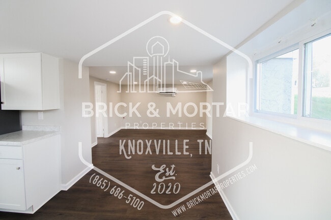 Photo - 1008 E Harper Ave Apartment