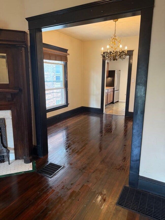 Building Photo - 1315 W 85th St