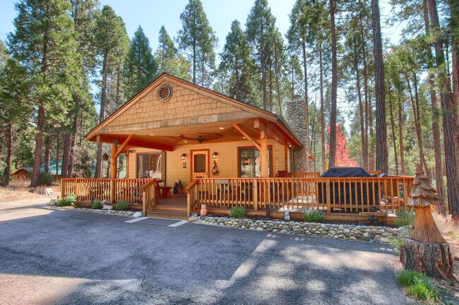 Building Photo - 8026 Larkspur Ln
