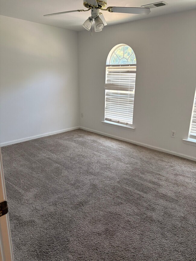 Foto del edificio - 113 Willow Point Ln