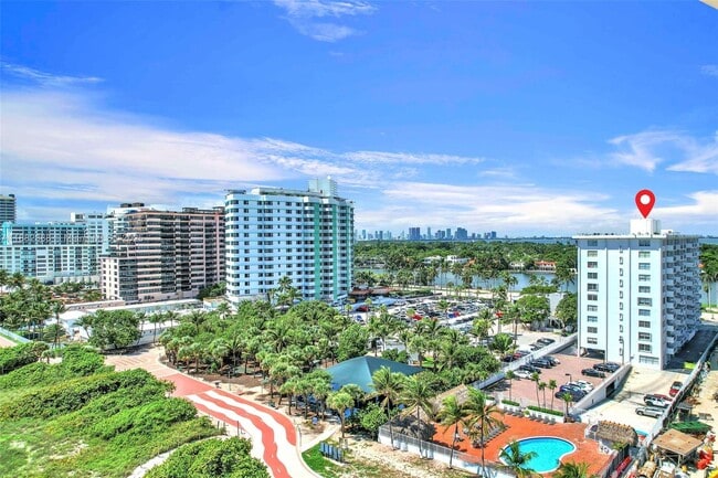Building Photo - 5313 Collins Ave