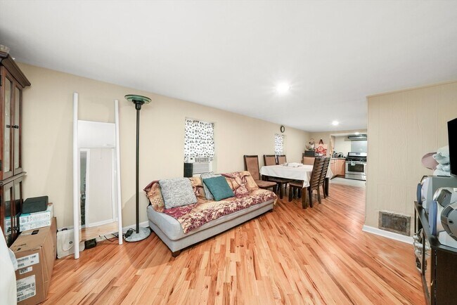 Foto del edificio - 4614 N Springfield Ave
