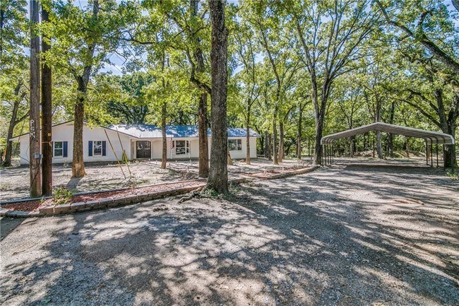 Building Photo - 1235 Oak Ridge Dr