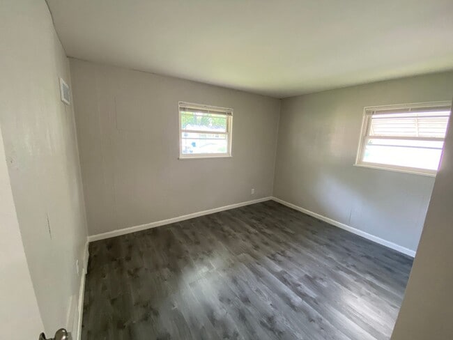 Building Photo - Recently Renovated Three Bedroom Home Comi...