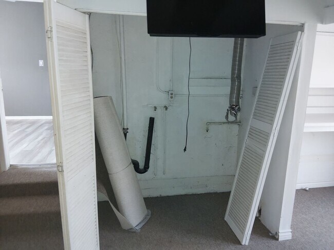 Foto del edificio - Mathis 8032-36 McKinley