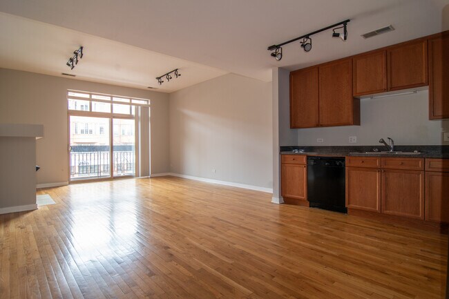 Foto del edificio - 1900 S State St