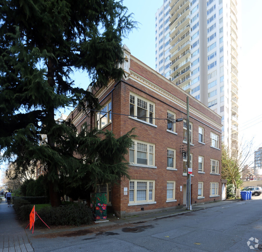 Photo du bâtiment - Kenmore Apartments