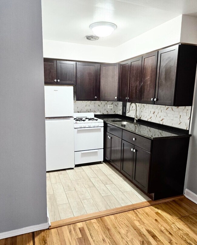 Foto del edificio - 1515 W Morse Ave