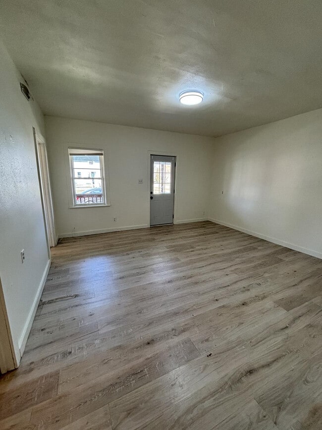 Building Photo - 601 Meadow St